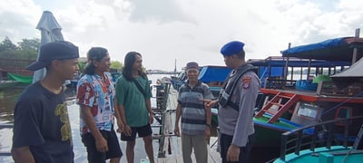 Pastikan Kamtibmas Aman, Ditpolairud Polda Kalteng Gelar Patroli Dialogis di DAS Kumai