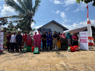 Wujudkan Kepedulian, Ditpolairud Serahkan Rumah Hasil Bedah dan Bansos di Seruyan