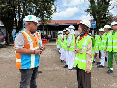 SMP Negeri 1 Ajak Siswa Menyelami Dunia Pelabuhan Lewat Field Trip Edukatif