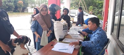 Baamang Barat Salurkan Bansos Bulog Beras untuk Masyarakat