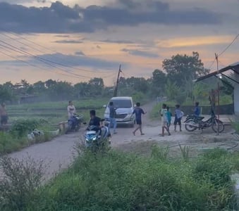 Layangan Jadi Ancaman, Anak-anak Tak Perhatikan Jalan, Pengendara Resah