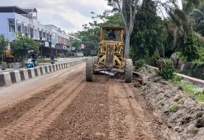 Pemkab Kotim Tanggapi Keluhan Warga, Jalan Pemuda Mulai Dipelihara