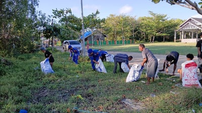Ditpolairud Polda Kalteng Bersama Warga Jelai Gelar Aksi Bersih-Bersih Pantai