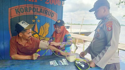 Klinik Terapung Ditpolairud Polda Kalteng Hadirkan Layanan Kesehatan Gratis untuk Warga Pesisir