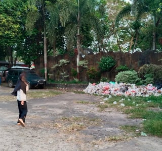 Warga Sayangkan Menumpuknya Sampah di Tempat Olahraga Stadion 29 November