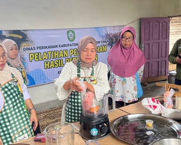 Dorong Ekonomi Warga, Dinas Perikanan Kotim Latih Pengolahan Kerupuk Ikan Pipih di Kota Besi