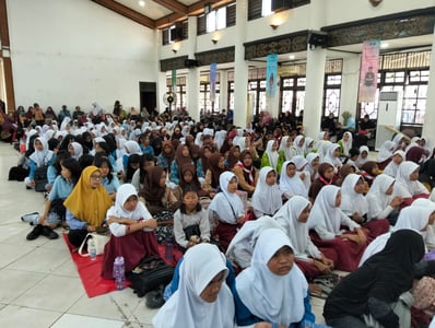 Disdik Nobar Film Pendek Tentang Bullying Bersama Murid SD dan SMP 