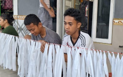 Sambut HUT RI, Warga Delima 11 Hias Gang dengan Rumbai Plastik