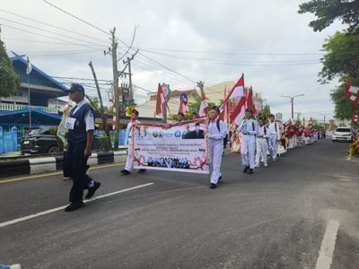 SMPN 1 Sampit Gelar Pawai Meriahkan HUT ke-80 RI