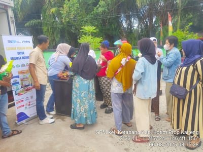 Warga Serbu Beras Murah di Kelurahan