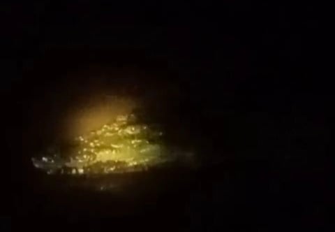 <p>Nampak buaya saat muncul di Desa Basirih Hulu, Kecamatan Mentaya Hilir Selatan, Kabupaten Kotim, pada Kamis (19/6/2025) malam. </p>