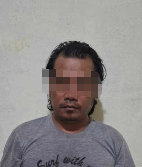 <p>ABS pelaku penggelapan solar milik PT. Unggul Lestari yang diamankan oleh pihak kepolisian. </p>