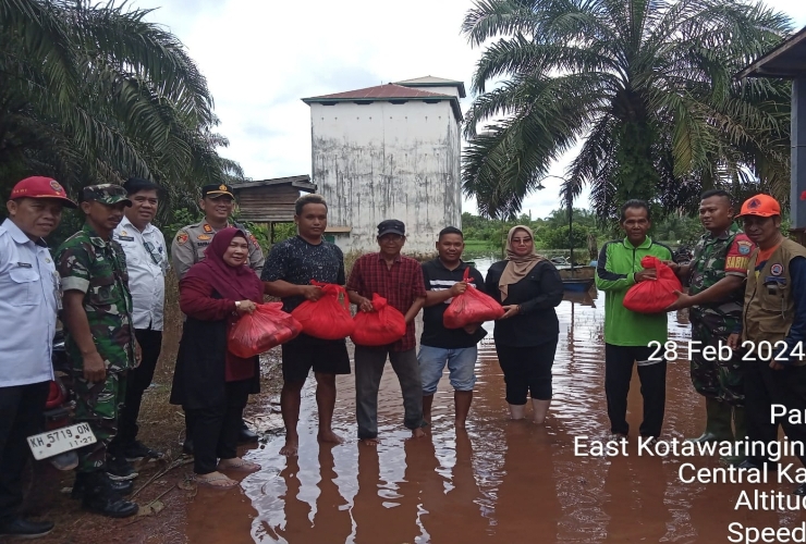 Pemkab Kotim Salurkan Bantuan 561 Paket Sembako di 4 Desa Yang Terdendam Banjir
