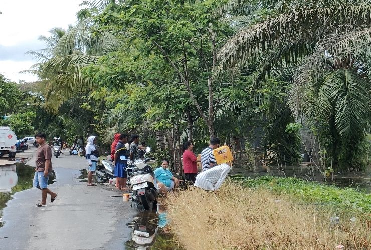 Banjir di Sampit Jadi Wisata Mancing Dadakan