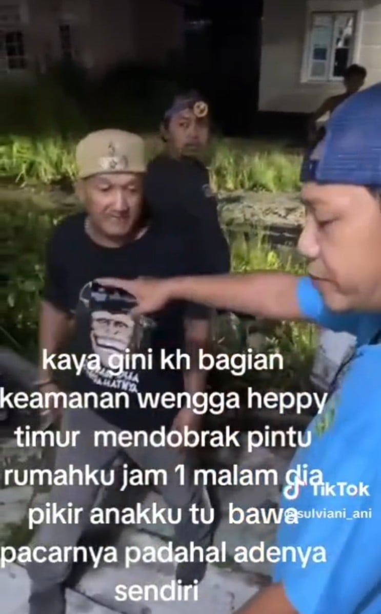 <p>Penggerebekan yang dilakukan warga di Kompleks Perumahan Wengga Happy, Kecamatan Baamang, Kota Sampit, Kabupaten Kotawaringin Timur (Kotim) beberapa waktu lalu. (Foto : Ist)</p>
