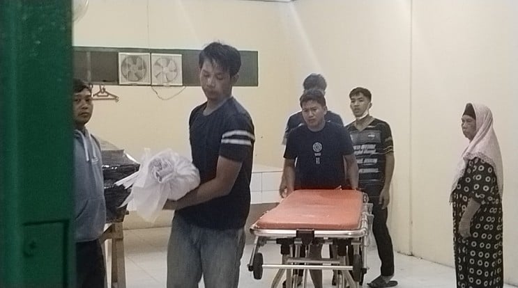 <p>Mayat anak dan ibu korban pembunuhan di Seruyan usai menjalani autopsi di RSUD dr Murjani Sampit. </p>