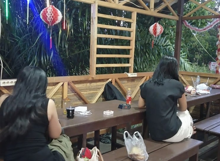 <p>AA, seorang janda muda usai diperiksa (sebagai pelapor) oleh pihak Polsek Baamang beberapa waktu lalu. </p>